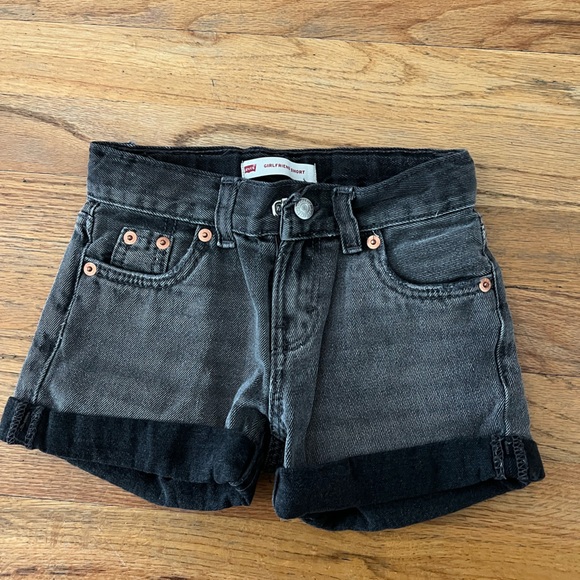 Girls Levi’s shorts - Picture 1 of 3